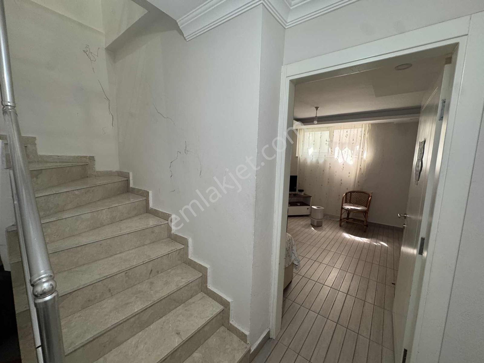 Muhteşem Konumda Eşyalı 3+1 Ters Dubleks Satılık — fotoğraf 15