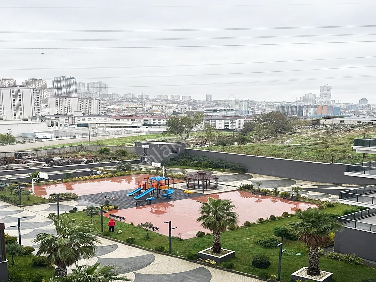 Metrobüse Marmara Park'A Komşu Site İçinde 2+1 Balkonlu Daire