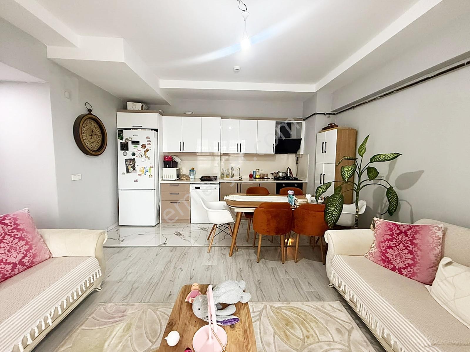 Metrobüse Marmara Park'a Komşu Site İçinde 2+1 Balkonlu Daire — fotoğraf 12