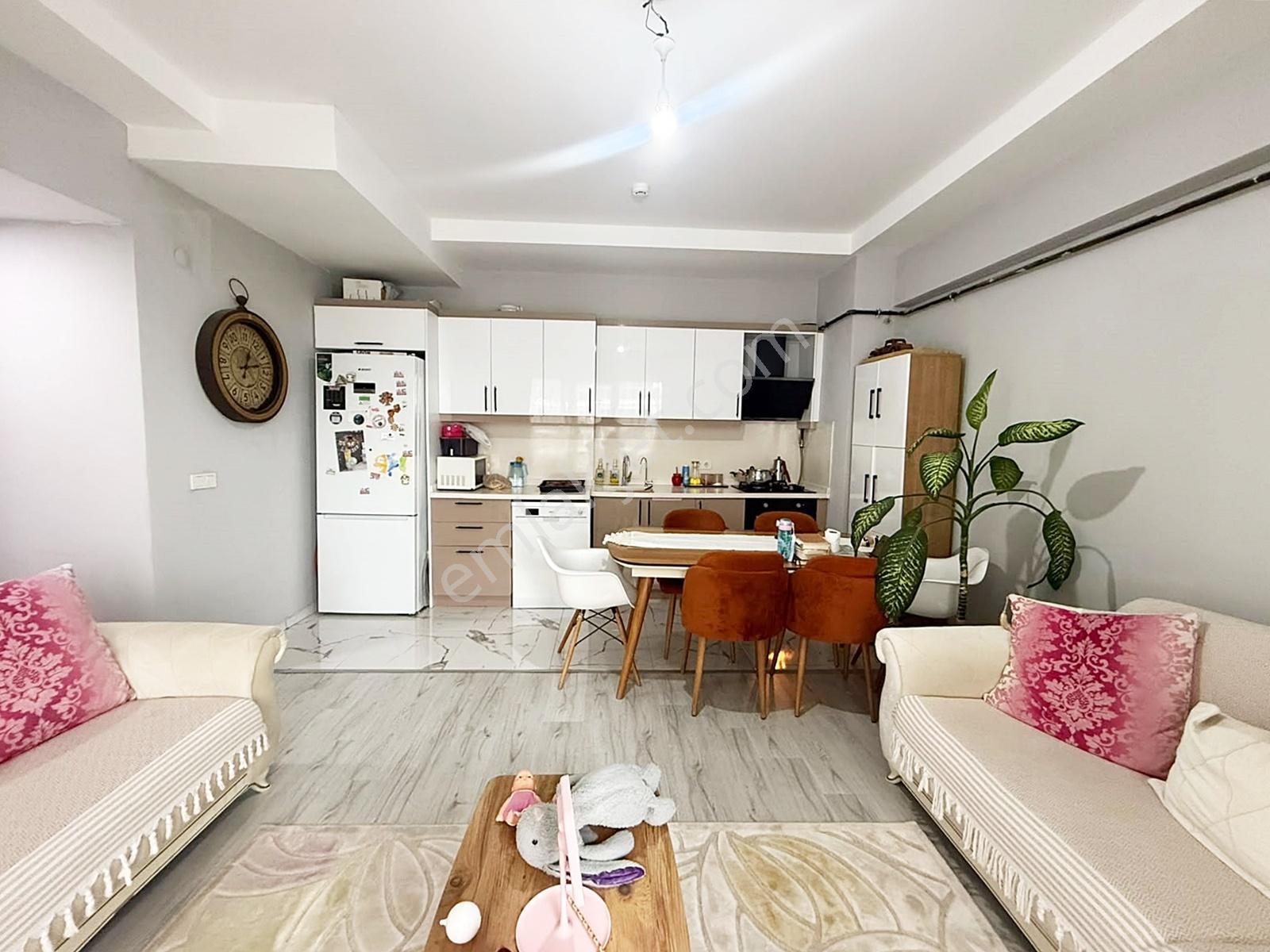 Metrobüse Marmara Park'a Komşu Site İçinde 2+1 Balkonlu Daire — fotoğraf 14