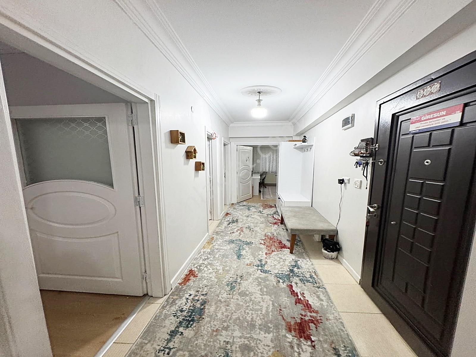 Eminevime Uygun Metrobüse Yakın Çift Balkonlu Ön Cephe 2+1 Daire — fotoğraf 9