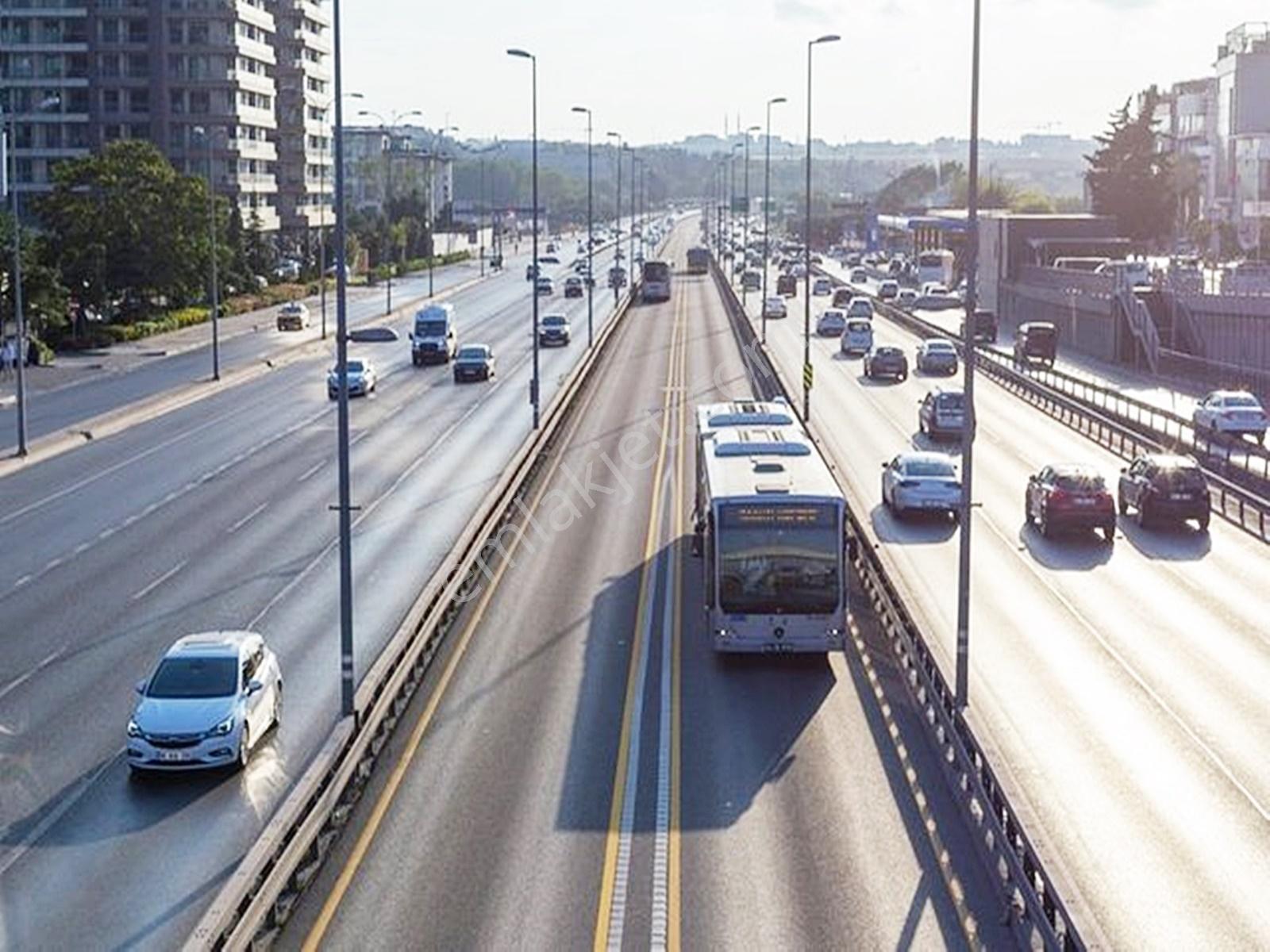 Eminevime Uygun Metrobüse Yakın Çift Balkonlu Ön Cephe 2+1 Daire — fotoğraf 14