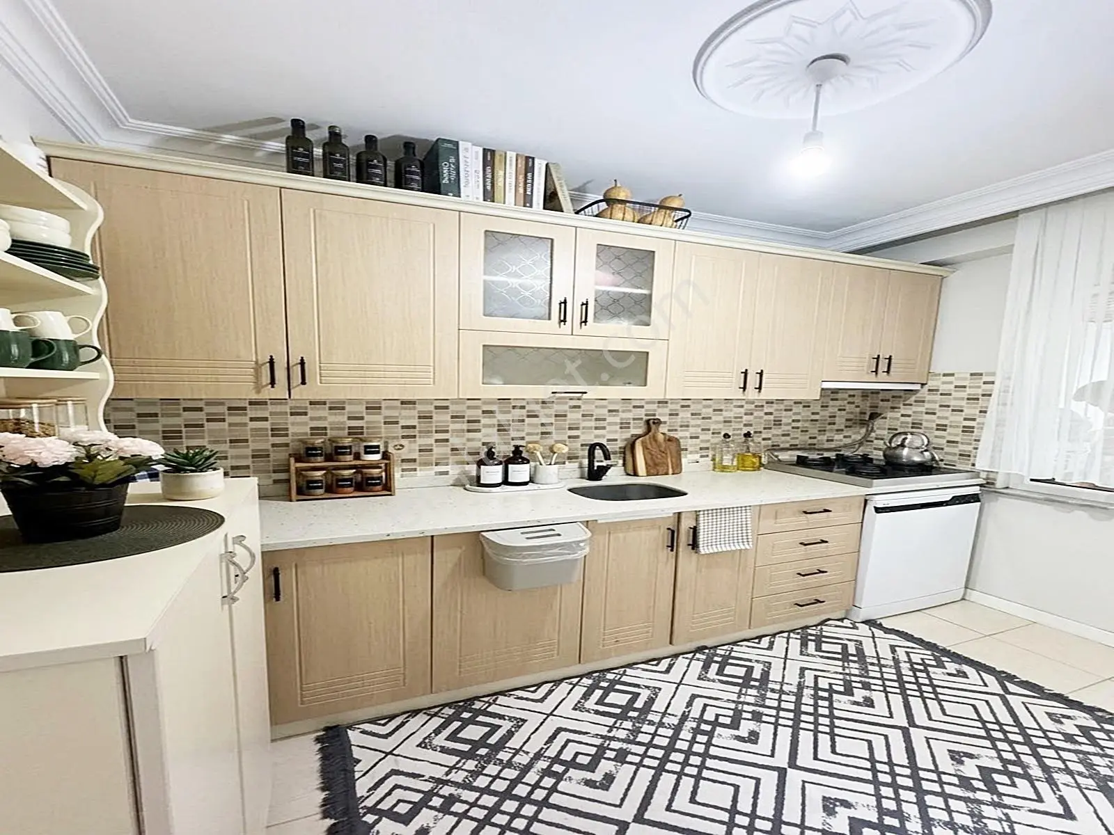 Eminevime Uygun Metrobüse Yakın Çift Balkonlu Ön Cephe 2+1 Daire — fotoğraf 48