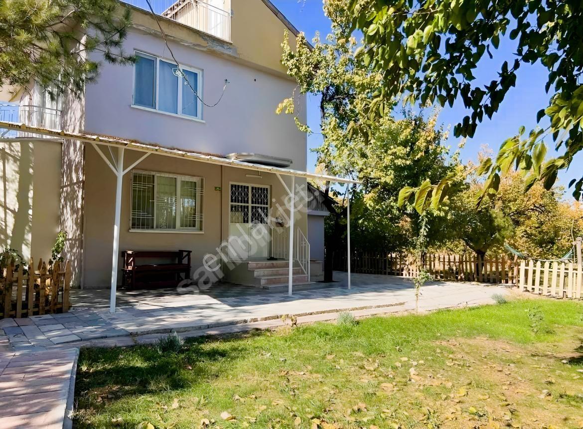 Yeşilyurt Çarmuzu 20.526 M² Satılık Kayısı Bahçesi+2 Müstakil Ev