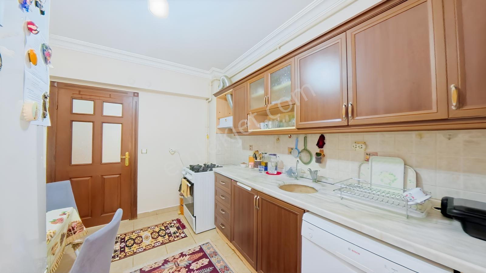 Dikmen Satılık 3+1 Daire, İki Kapalı Balkonlu,mantolamalı-fırsat — fotoğraf 8
