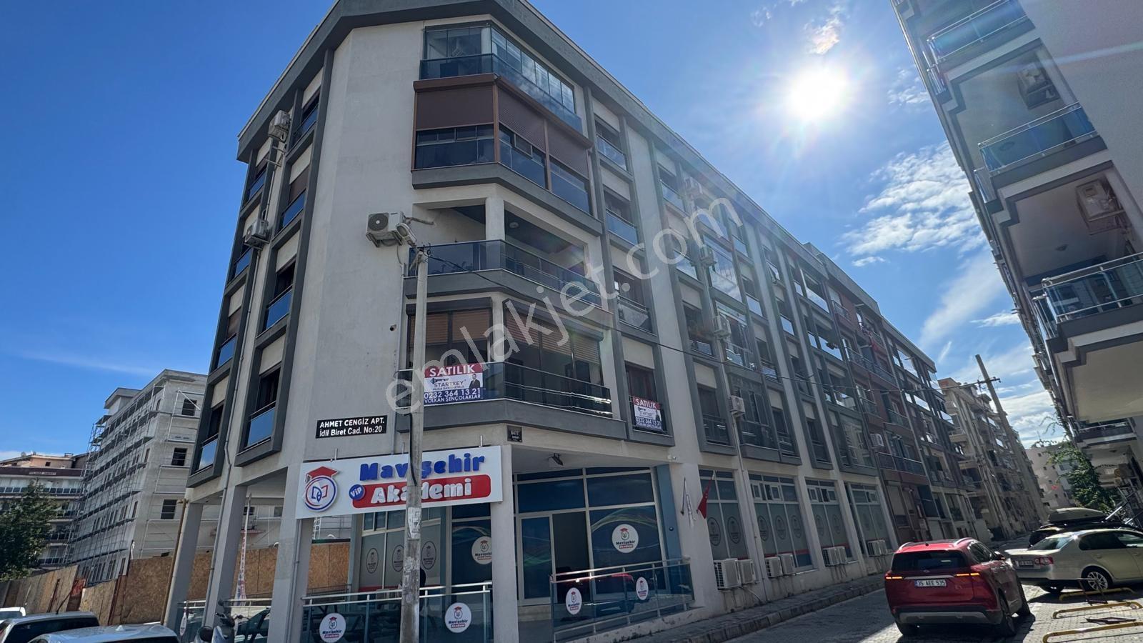 Karşıyaka Atakent İdil Biret Bulvarı Üzeri 3+1 Satılık Daire