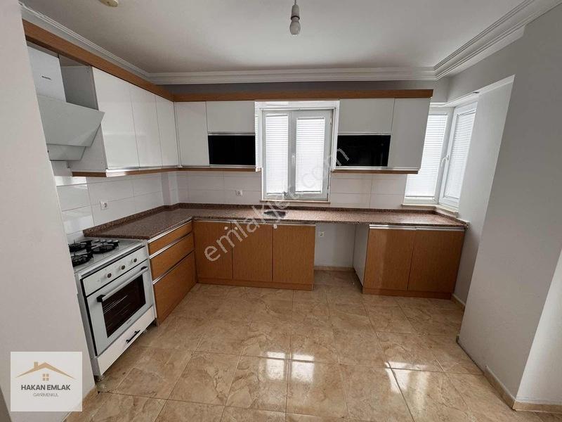 Hakan Emlaktan Osmancık Caddesinde 3+1 Satılık Daire — fotoğraf 2