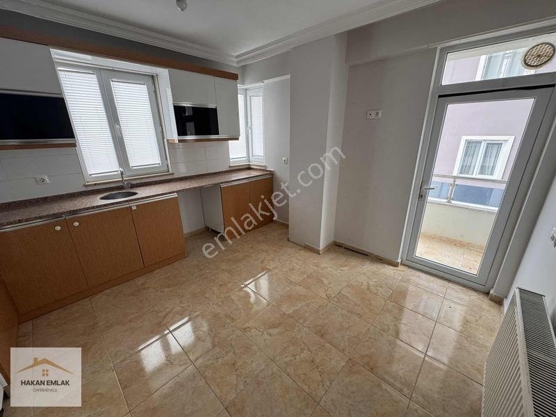 Hakan Emlaktan Osmancık Caddesinde 3+1 Satılık Daire — fotoğraf 3