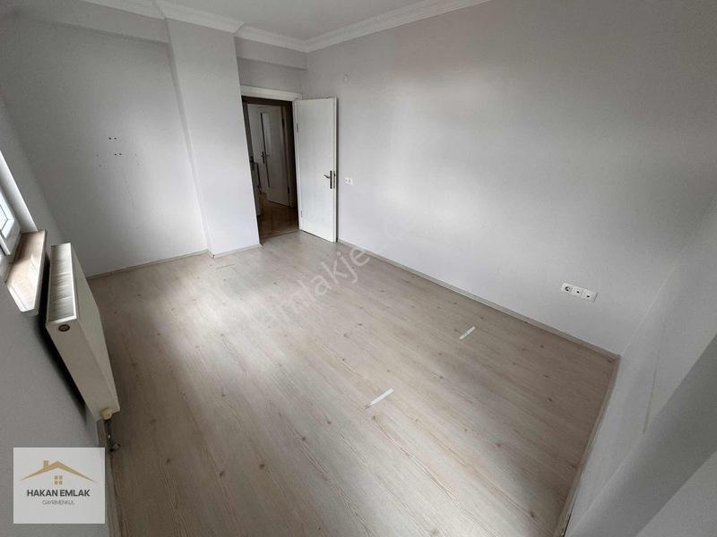Hakan Emlaktan Osmancık Caddesinde 3+1 Satılık Daire — fotoğraf 7