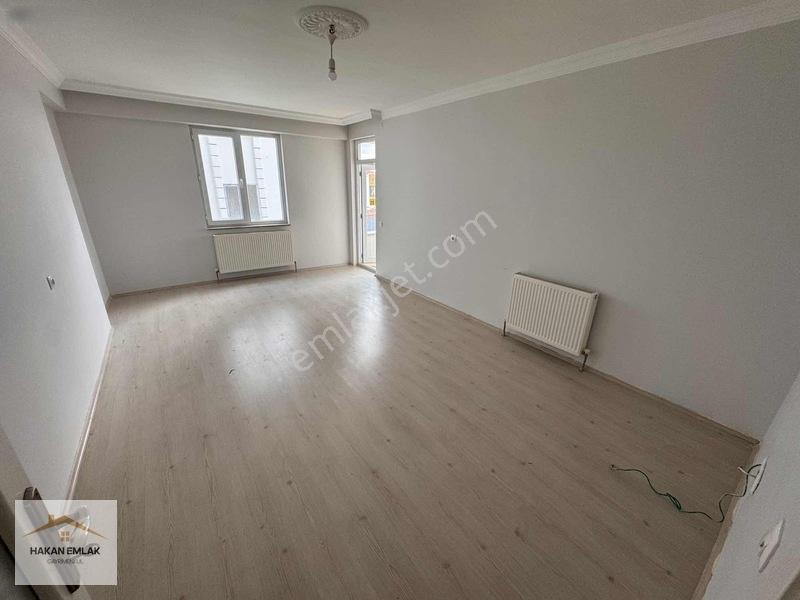 Hakan Emlaktan Osmancık Caddesinde 3+1 Satılık Daire — fotoğraf 12
