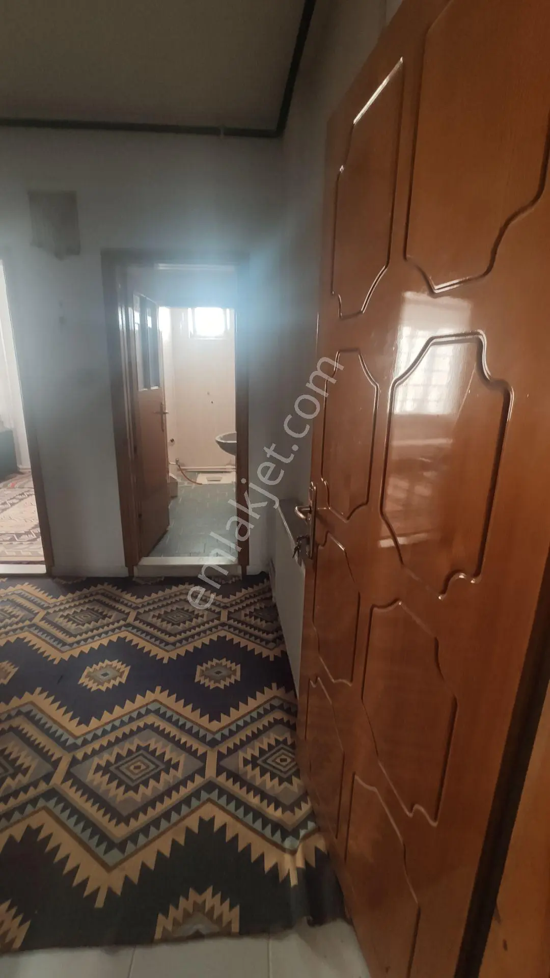 Güllük Mahallesinde Pazartesi Pazarına Yakın 2+1Ara Kat 110 M2 Satılık