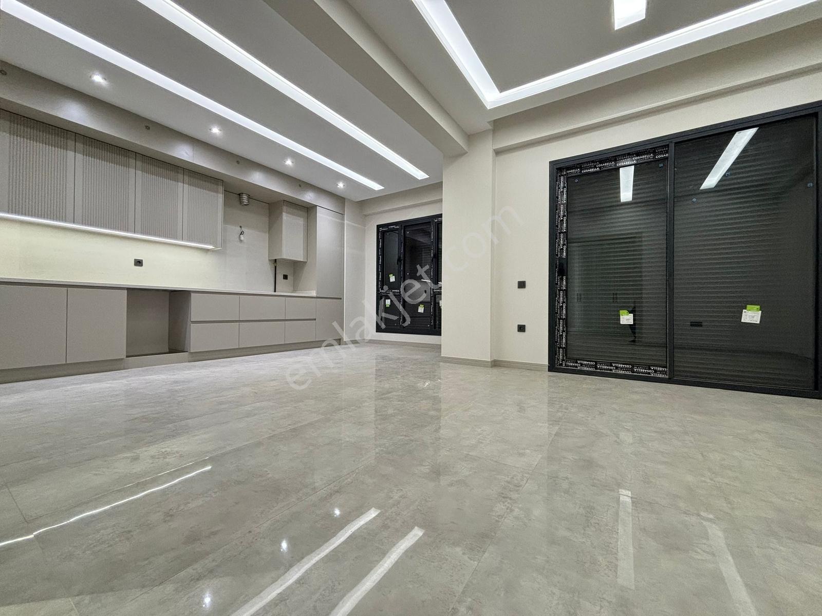 Demirler'den Göveçlik'de Havuzlu Konsept Sitesi 3,5+1 Daireler — fotoğraf 2