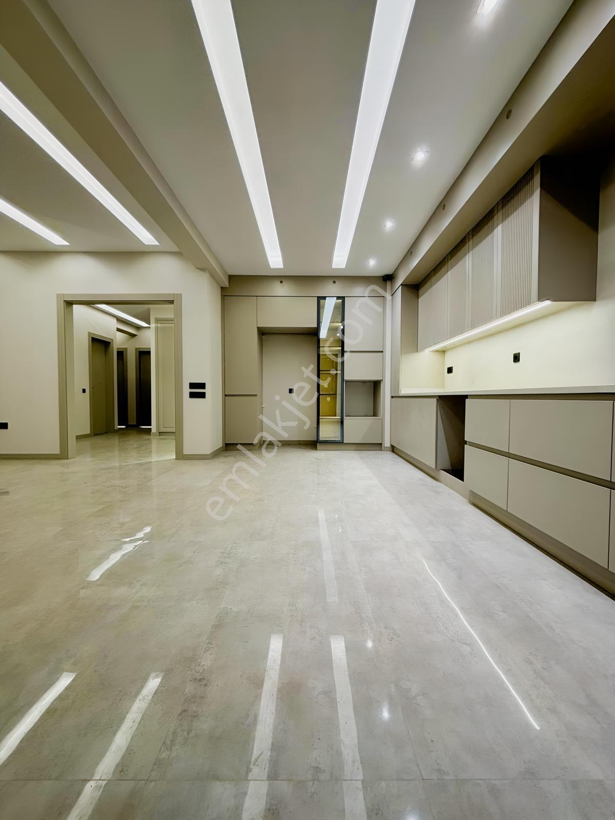 Demirler'den Göveçlik'de Havuzlu Konsept Sitesi 3,5+1 Daireler — fotoğraf 3