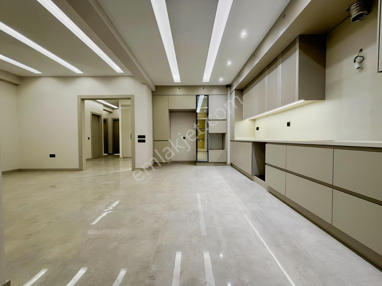 Demirler'den Göveçlik'de Havuzlu Konsept Sitesi 3,5+1 Daireler — fotoğraf 4