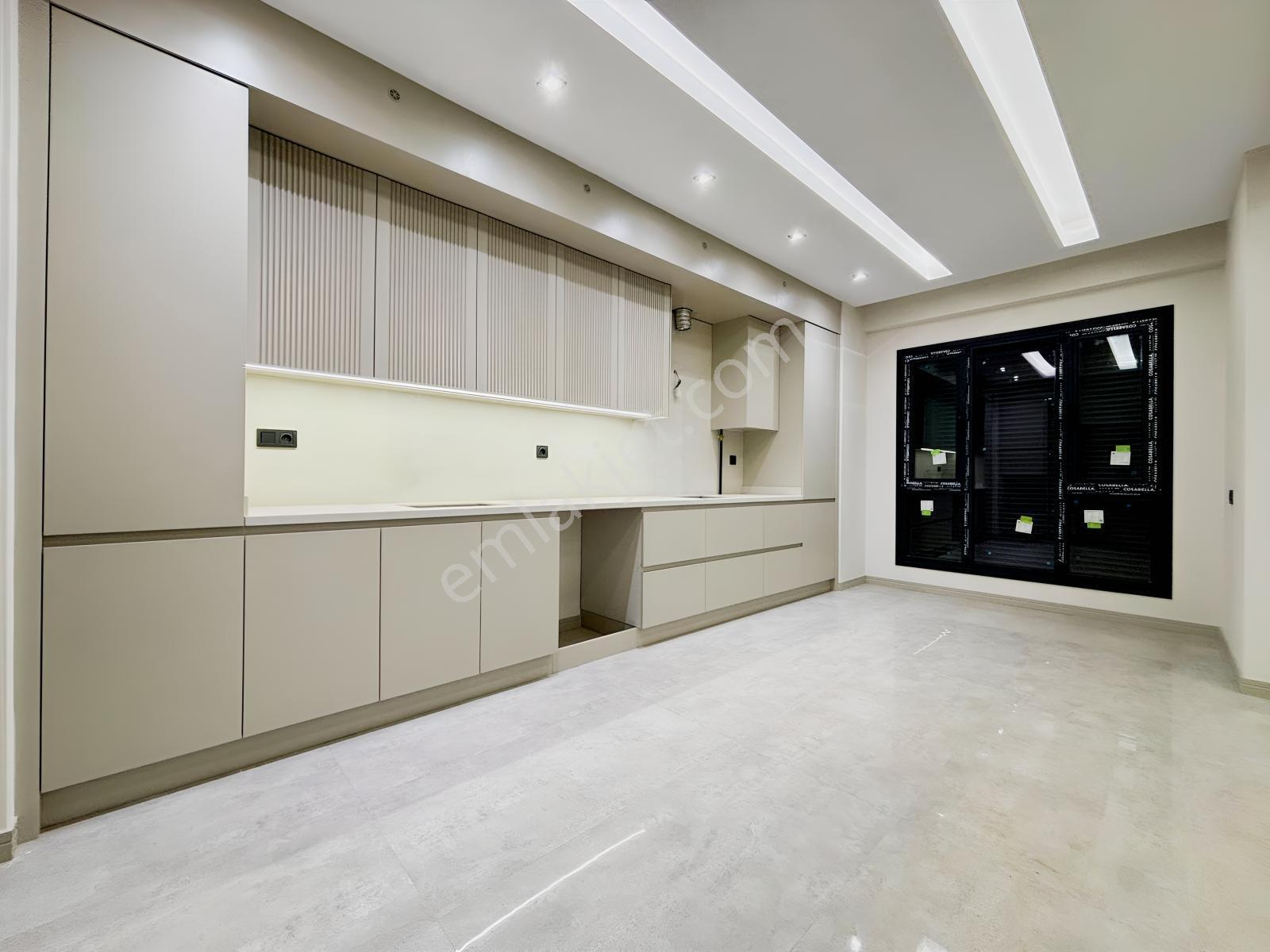 Demirler'den Göveçlik'de Havuzlu Konsept Sitesi 3,5+1 Daireler — fotoğraf 6