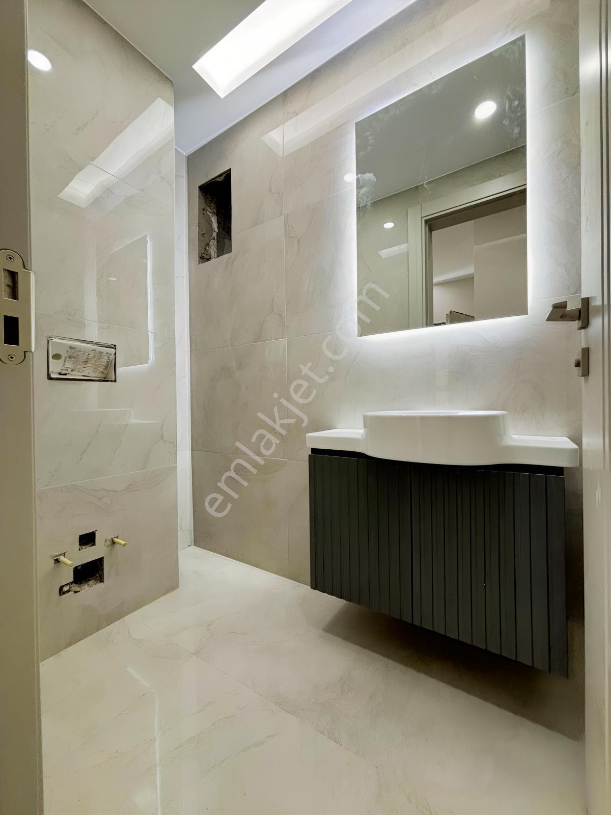 Demirler'den Göveçlik'de Havuzlu Konsept Sitesi 3,5+1 Daireler — fotoğraf 9