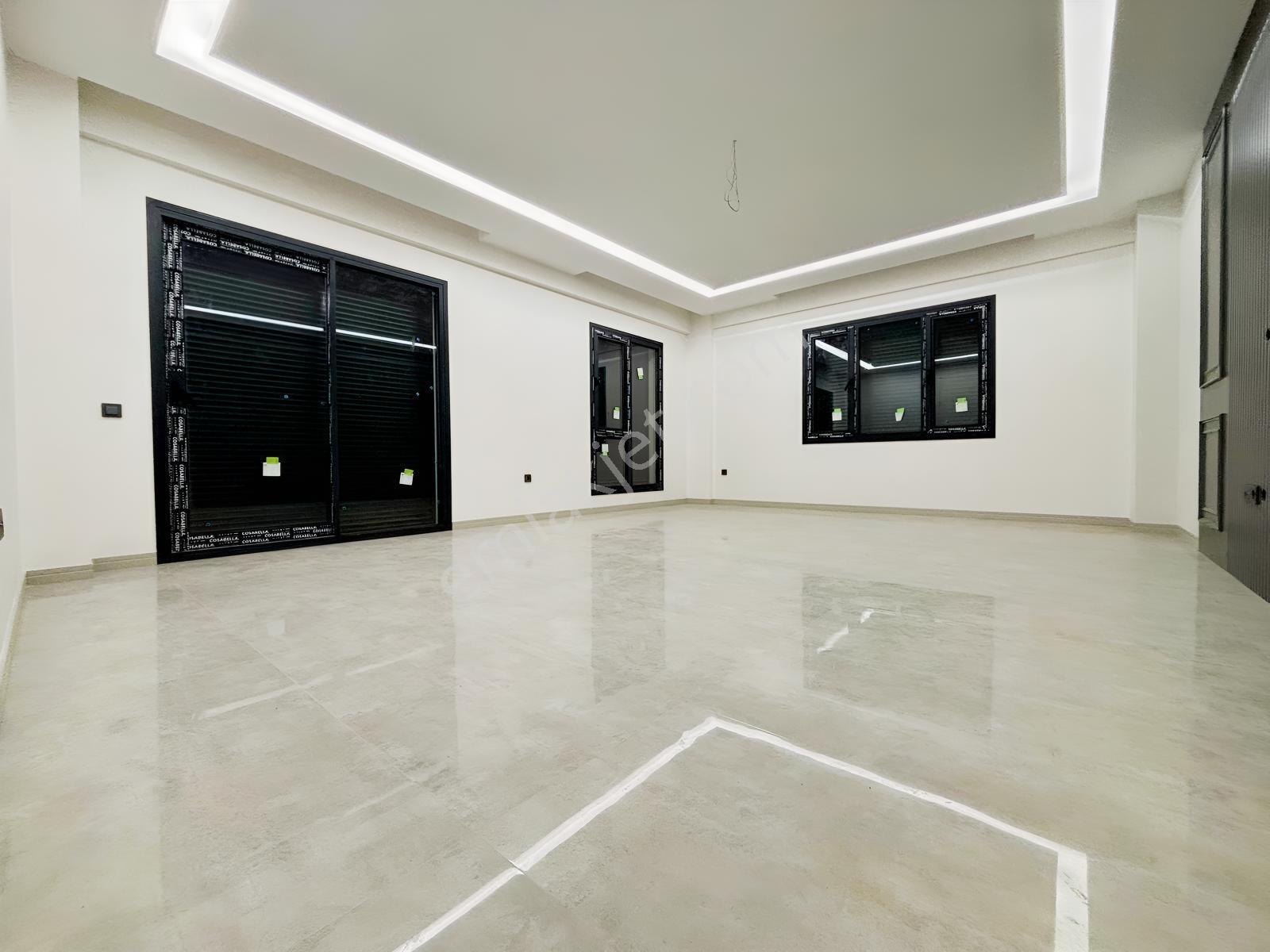 Demirler'den Göveçlik'de Havuzlu Konsept Sitesi 3,5+1 Daireler — fotoğraf 11