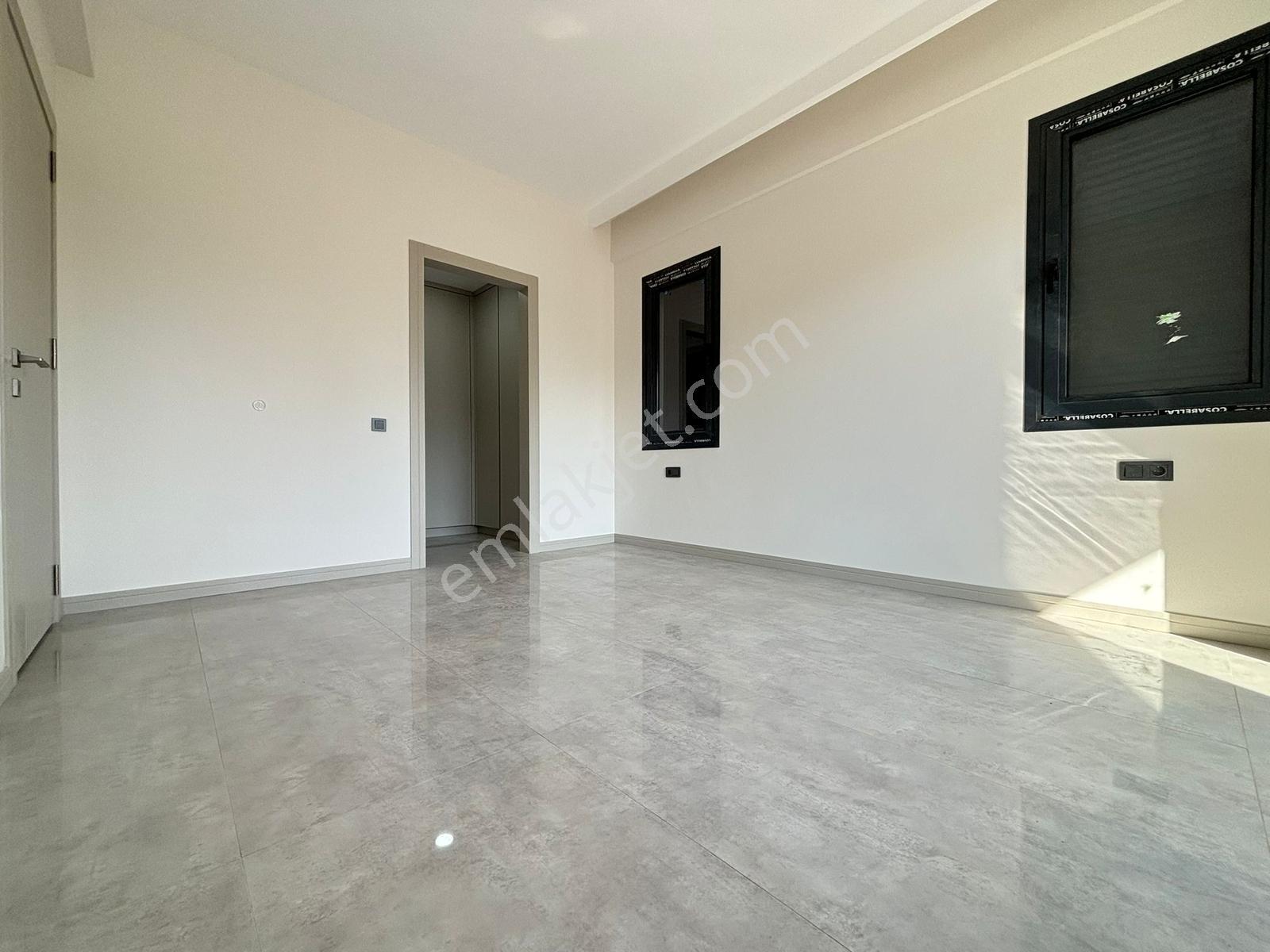 Demirler'den Göveçlik'de Havuzlu Konsept Sitesi 3,5+1 Daireler — fotoğraf 16