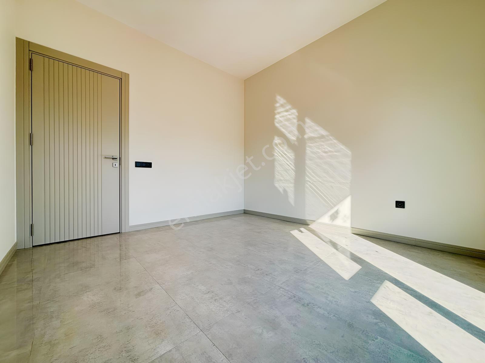 Demirler'den Göveçlik'de Havuzlu Konsept Sitesi 3,5+1 Daireler — fotoğraf 17