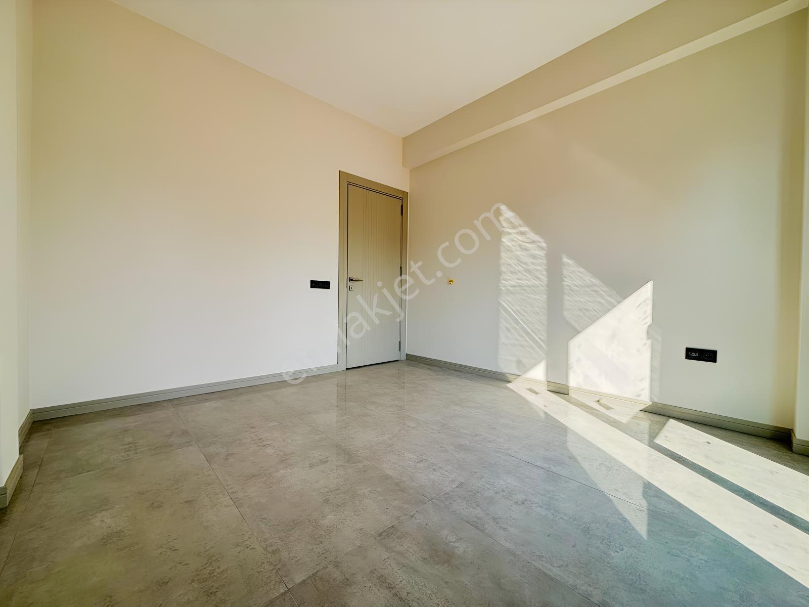 Demirler'den Göveçlik'de Havuzlu Konsept Sitesi 3,5+1 Daireler — fotoğraf 19