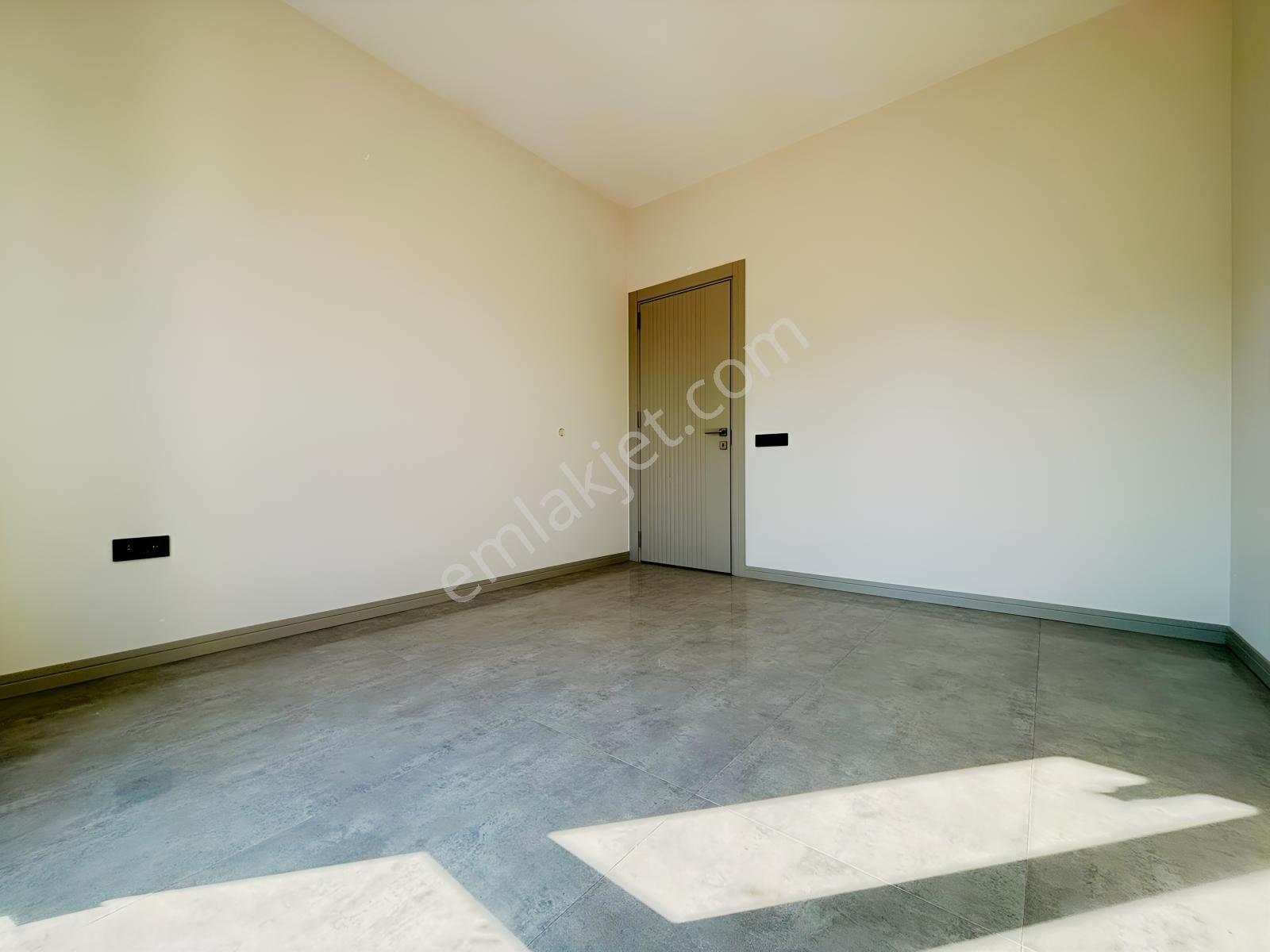 Demirler'den Göveçlik'de Havuzlu Konsept Sitesi 3,5+1 Daireler — fotoğraf 21