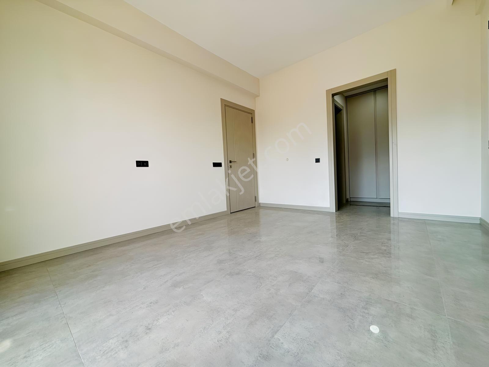 Demirler'den Göveçlik'de Havuzlu Konsept Sitesi 3,5+1 Daireler — fotoğraf 23