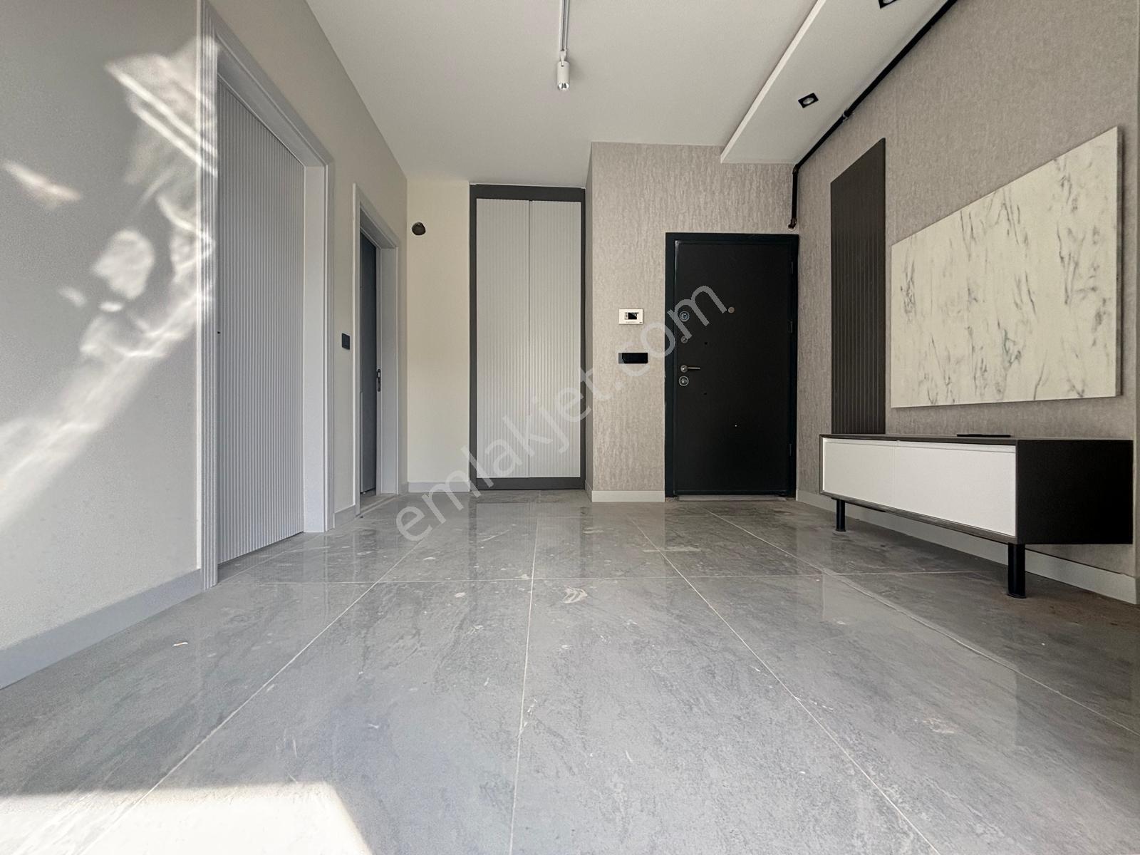 Demirler'den Karahasanlı'da Pazaryeri Karşısı 1+1 Satılık Apart — fotoğraf 2
