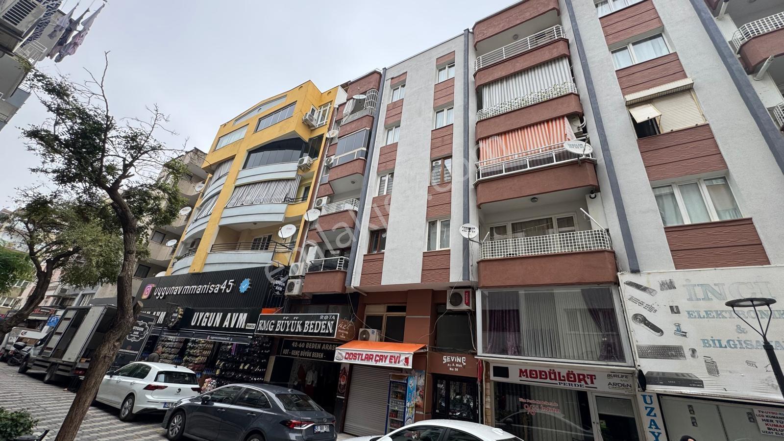 Manisa Yarhasanlar Mh. Çarşı İçi Geniş 3+1 Satılık Daire