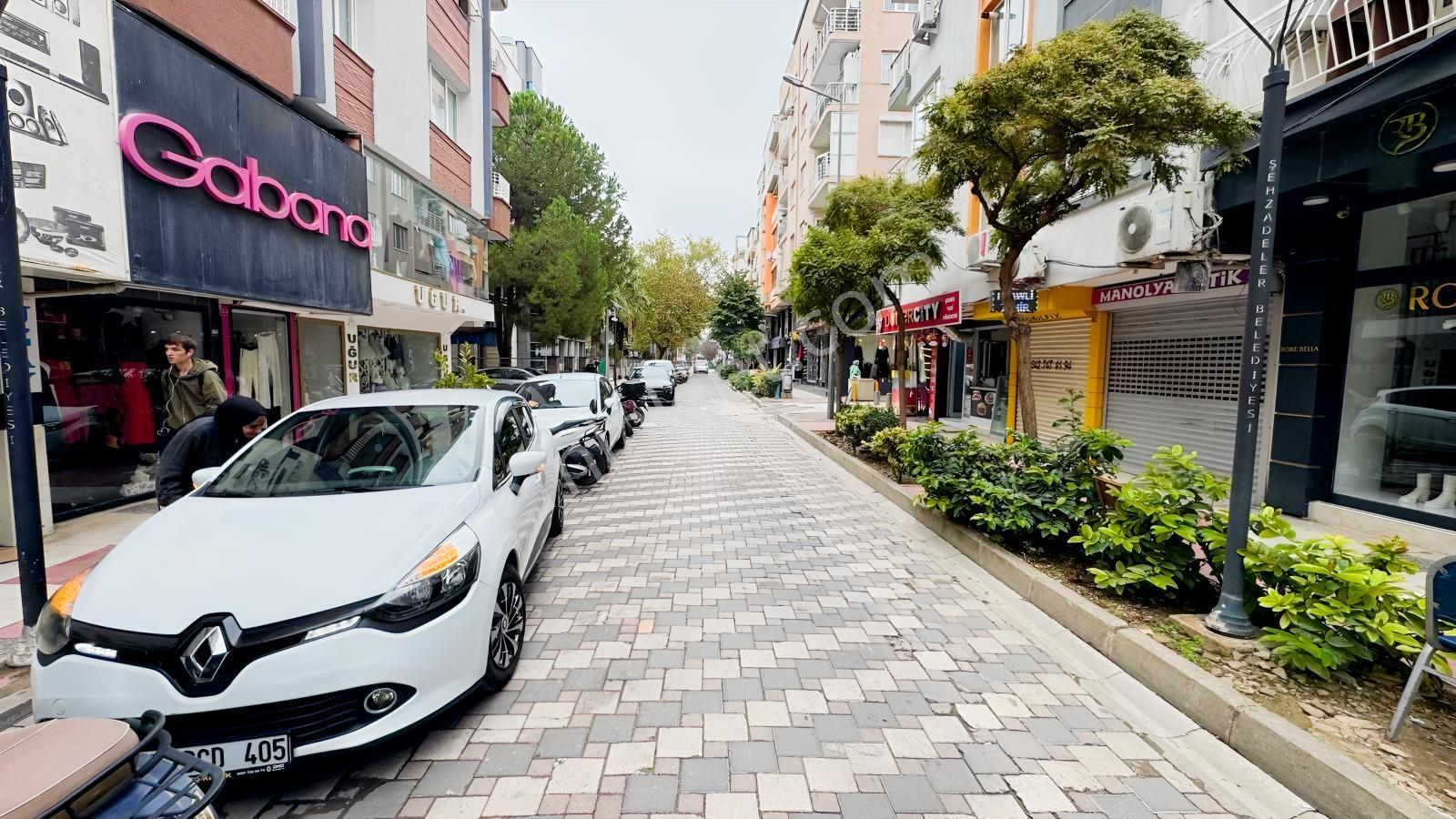 Manisa Yarhasanlar Mh. Çarşı İçi Geniş 3+1 Satılık Daire — fotoğraf 3