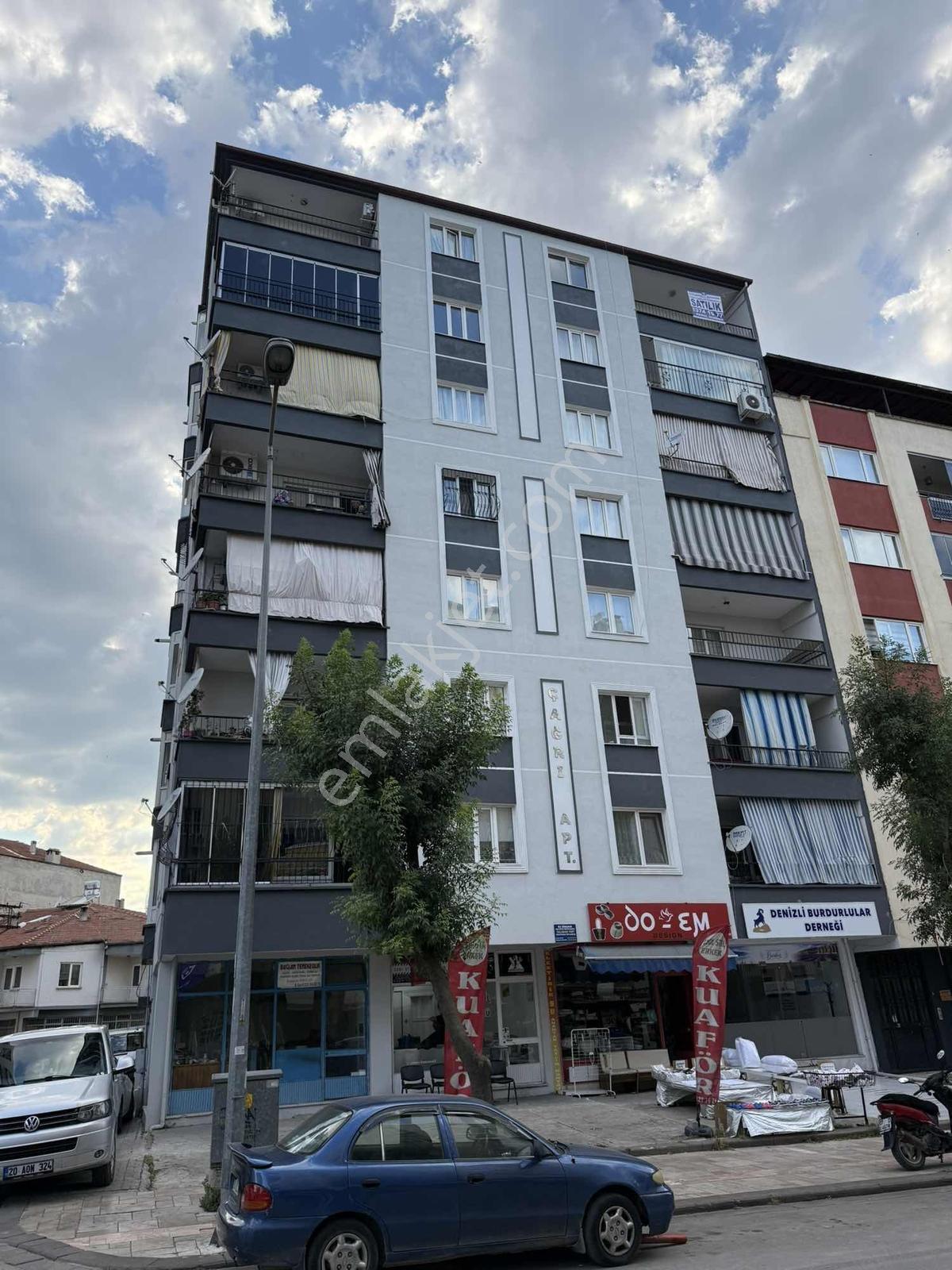 Hacıkaplanlar Mahallesi Cadde Üzeri Satılık Daire — fotoğraf 2