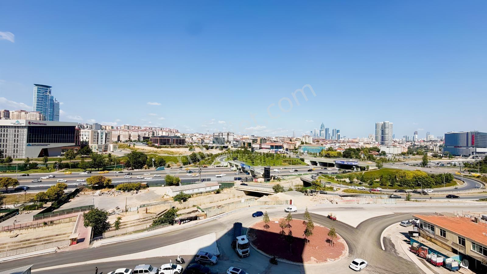 Kadıköy Emlakkonut E5 Cephe Şerefiyeli Satılık 3+1 Teslim Daire