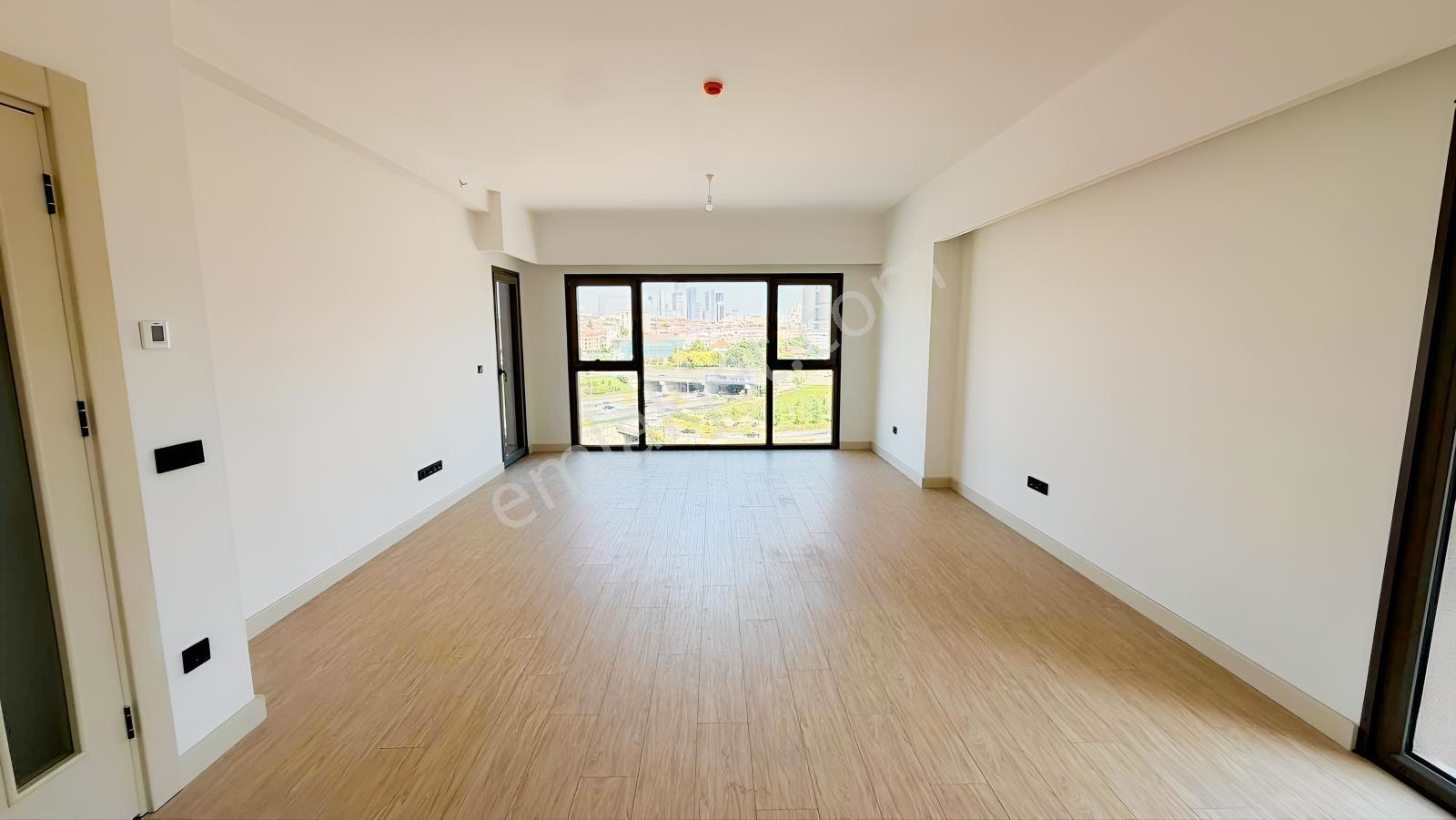 Kadıköy Emlakkonut E5 Cephe Şerefiyeli Satılık 3+1 Teslim Daire — fotoğraf 4