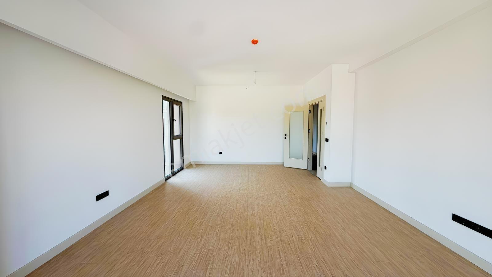 Kadıköy Emlakkonut E5 Cephe Şerefiyeli Satılık 3+1 Teslim Daire — fotoğraf 5