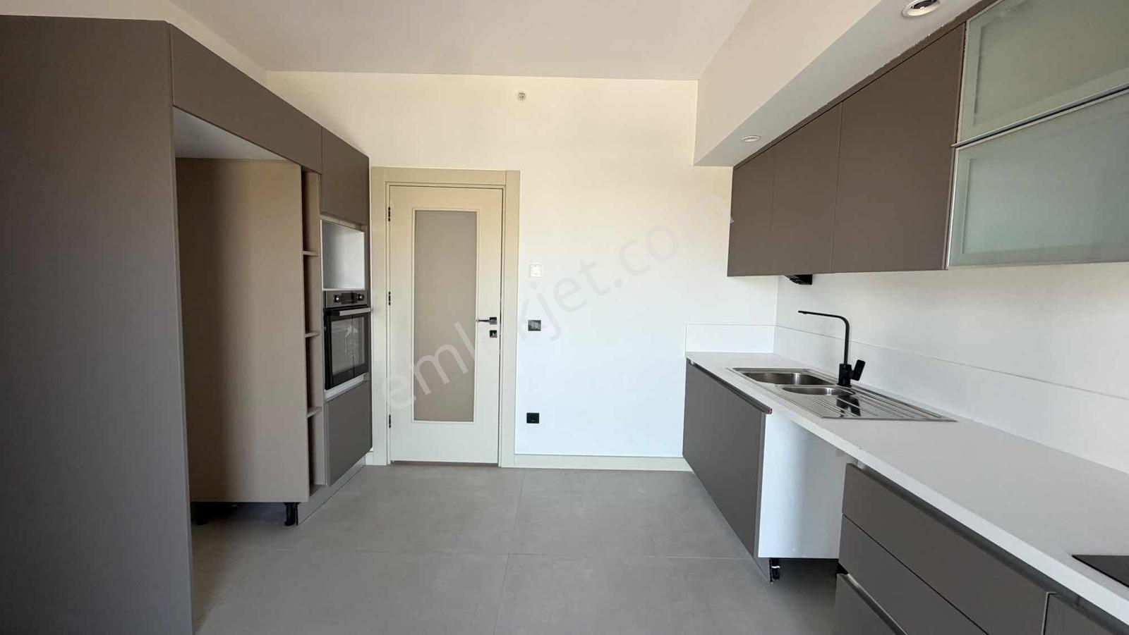 Kadıköy Emlakkonut E5 Cephe Şerefiyeli Satılık 3+1 Teslim Daire — fotoğraf 8