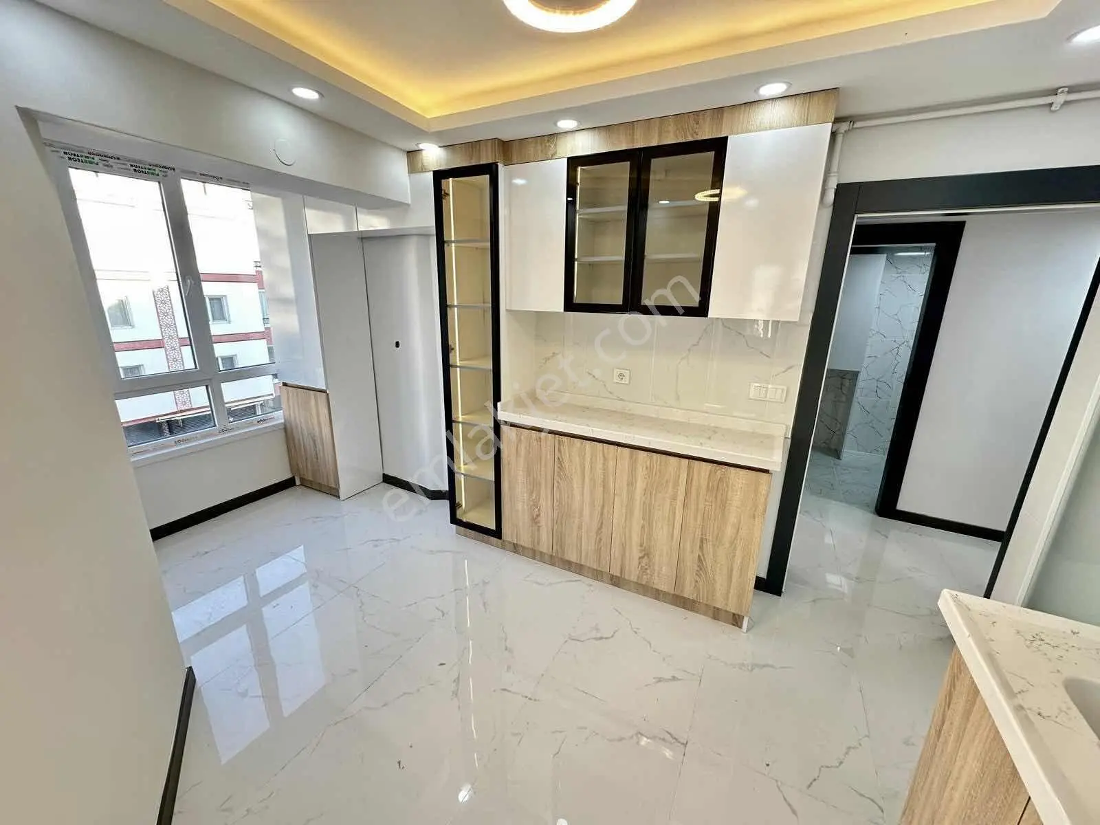 Ulukan'dn Piyade'de Ara Katta Ön Cephe Ultra Lüx Yapılı 3+1 !!! — fotoğraf 6