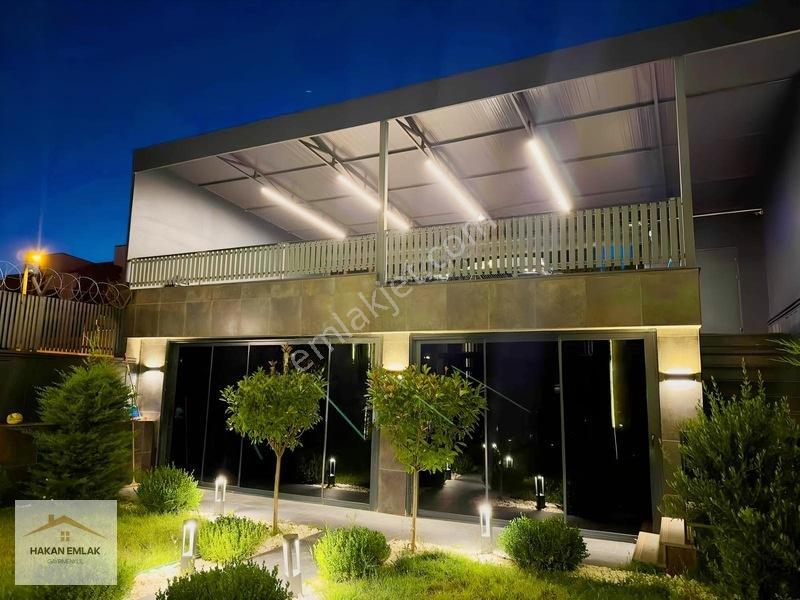 Hakan Emlak - Binevlerde Eşsiz Konumda Ultra Lüks Yapılı Villa — fotoğraf 4