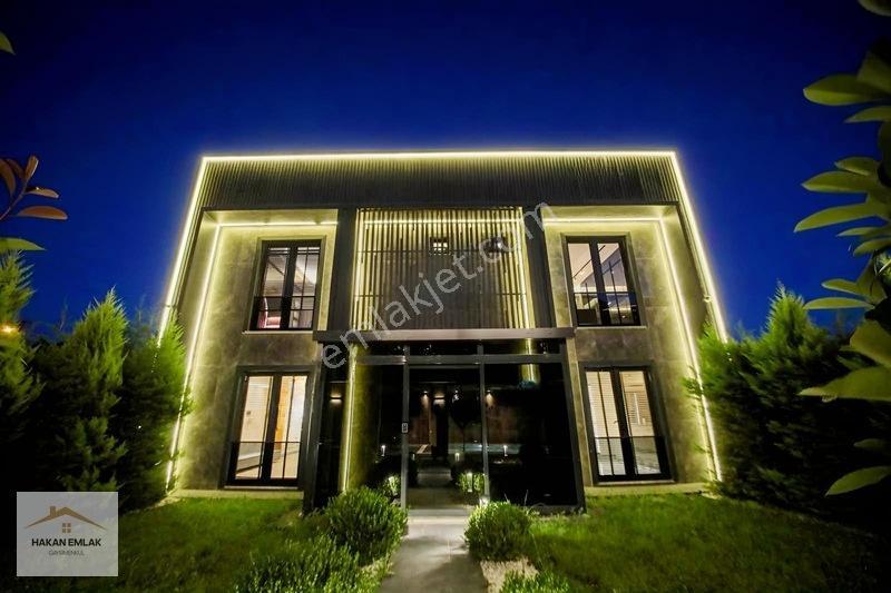 Hakan Emlak - Binevlerde Eşsiz Konumda Ultra Lüks Yapılı Villa — fotoğraf 5