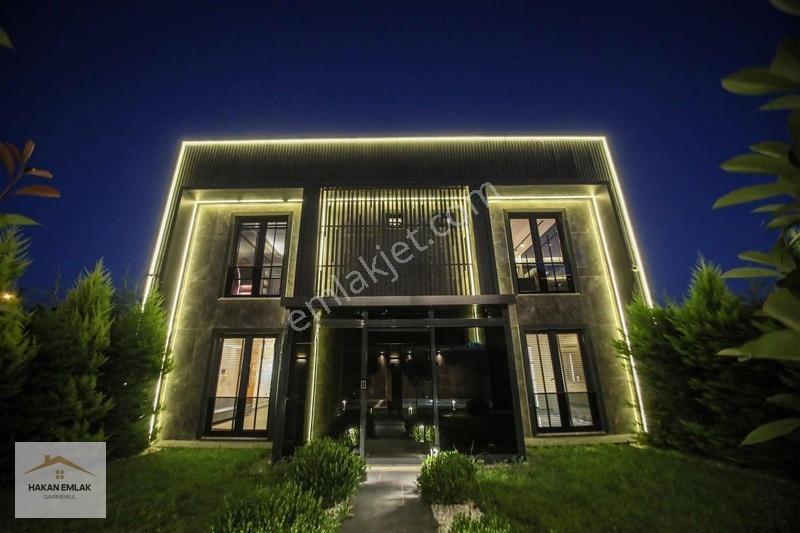 Hakan Emlak - Binevlerde Eşsiz Konumda Ultra Lüks Yapılı Villa — fotoğraf 6