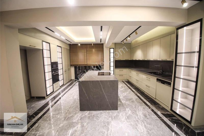 Hakan Emlak - Binevlerde Eşsiz Konumda Ultra Lüks Yapılı Villa — fotoğraf 15
