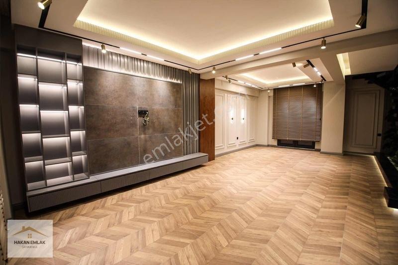 Hakan Emlak - Binevlerde Eşsiz Konumda Ultra Lüks Yapılı Villa — fotoğraf 32