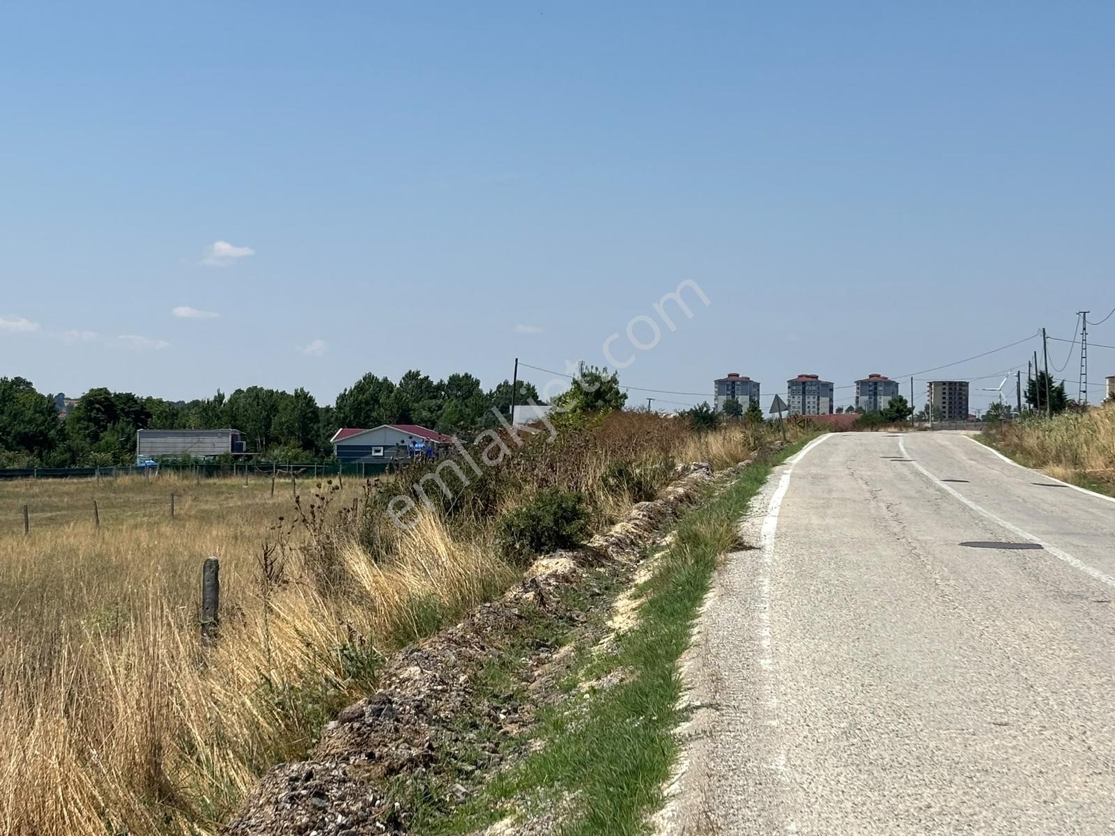 Güven'den Saray'da 300m² İmarlı Tek Tapu Yola Cephe Arsa !!!!!! — fotoğraf 8