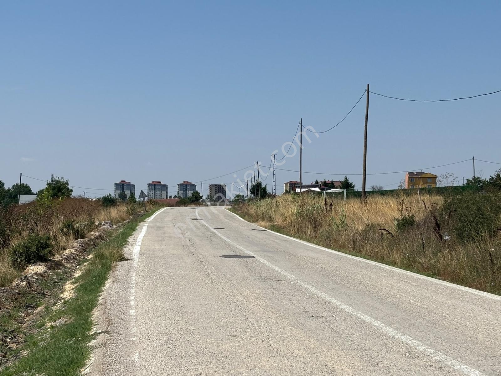Güven'den Saray'da 300m² İmarlı Tek Tapu Yola Cephe Arsa !!!!!! — fotoğraf 10