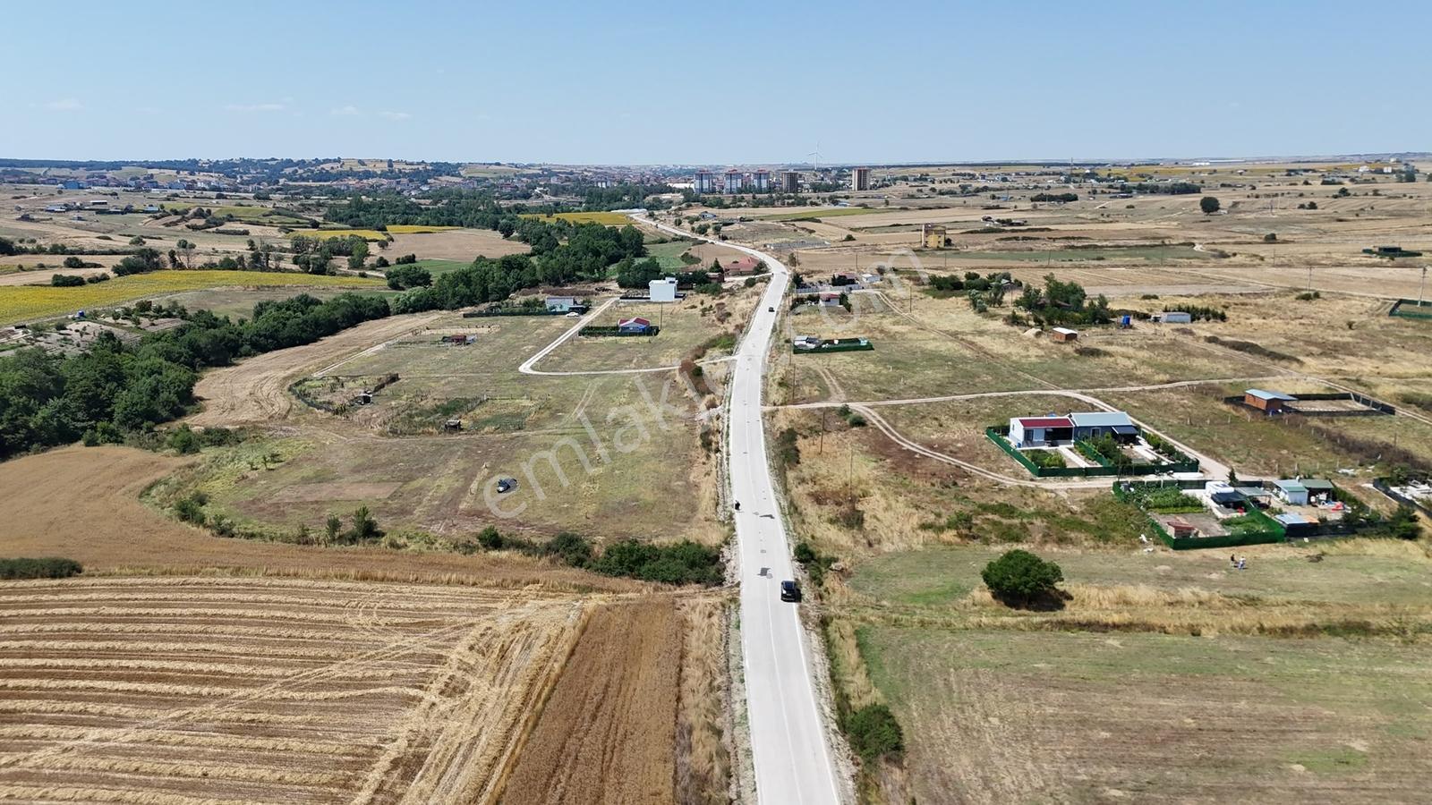 Güven'den Saray'da 300m² İmarlı Tek Tapu Yola Cephe Arsa !!!!!! — fotoğraf 12