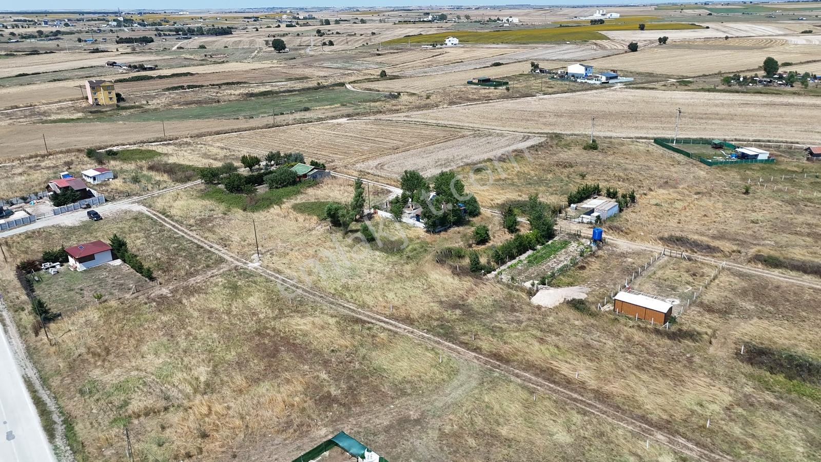 Güven'den Saray'da 300m² İmarlı Tek Tapu Yola Cephe Arsa !!!!!! — fotoğraf 16