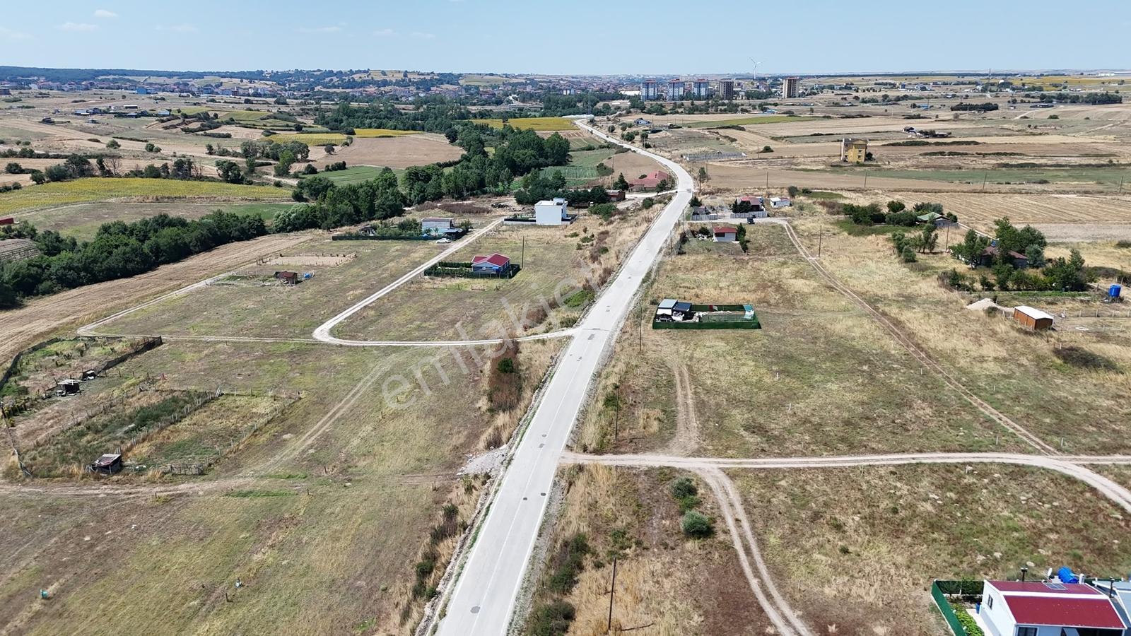Güven'den Saray'da 300m² İmarlı Tek Tapu Yola Cephe Arsa !!!!!! — fotoğraf 24