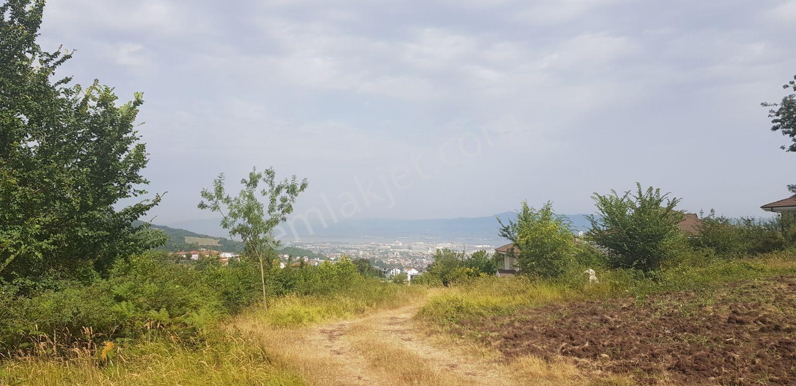 Başiskele Bahçecik Te Manzaralı 821m²villalık Satılık Arsa — fotoğraf 2