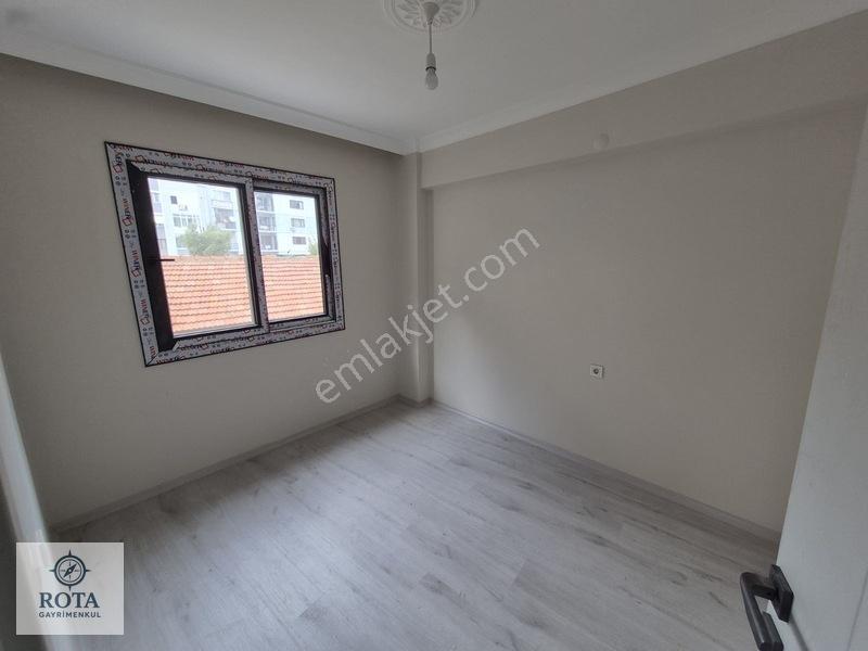 Rota Emlaktan Buca Akıncılar Mah Asansörlü 1+1 Satılık Daire — fotoğraf 3