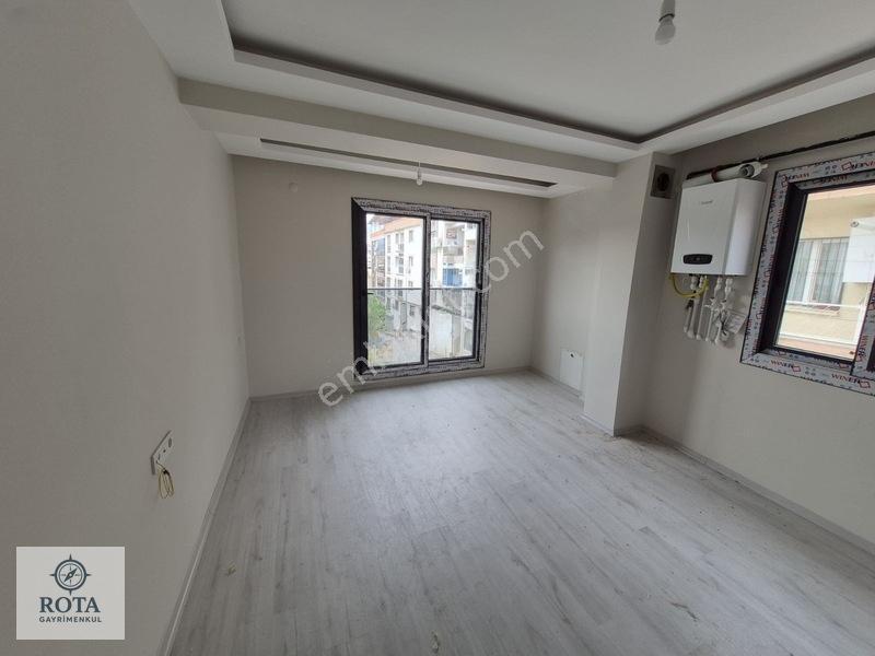 Rota Emlaktan Buca Akıncılar Mah Asansörlü 1+1 Satılık Daire — fotoğraf 5