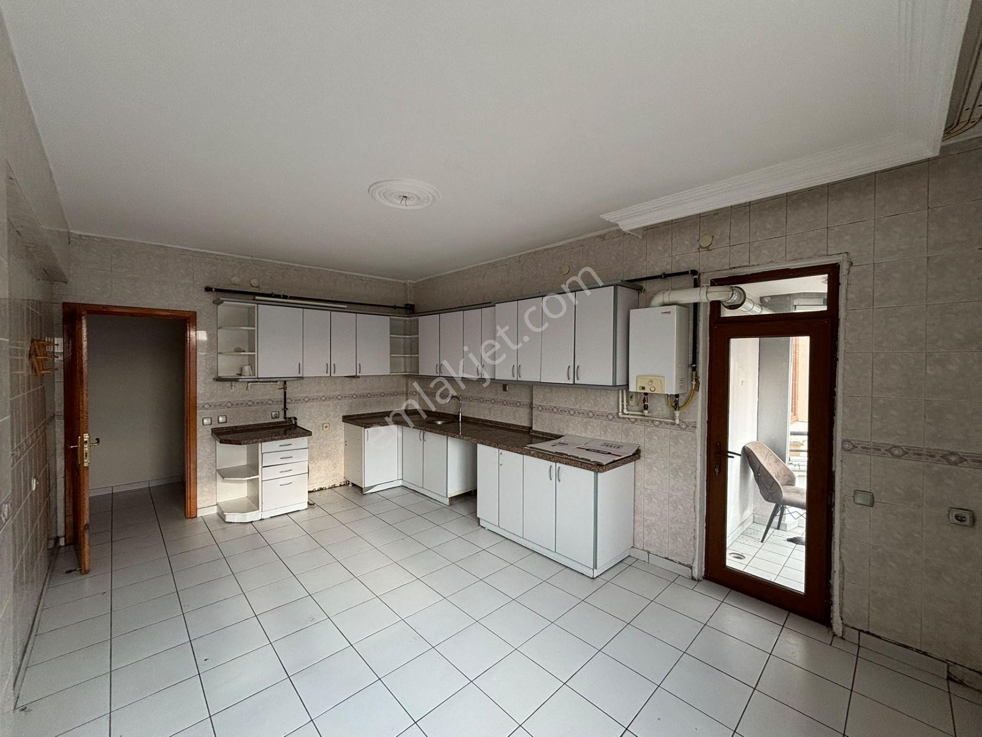 Kerkük Cadde Cephe Asya Lahmacun Üstü Güvenilir Sitesi Satılık Ara Kat 4+1 Oturuma Hazır Bakımlı — fotoğraf 2