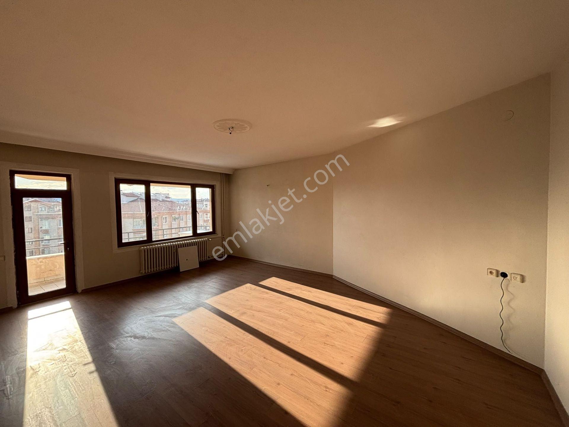 Kerkük Cadde Cephe Asya Lahmacun Üstü Güvenilir Sitesi Satılık Ara Kat 4+1 Oturuma Hazır Bakımlı — fotoğraf 7
